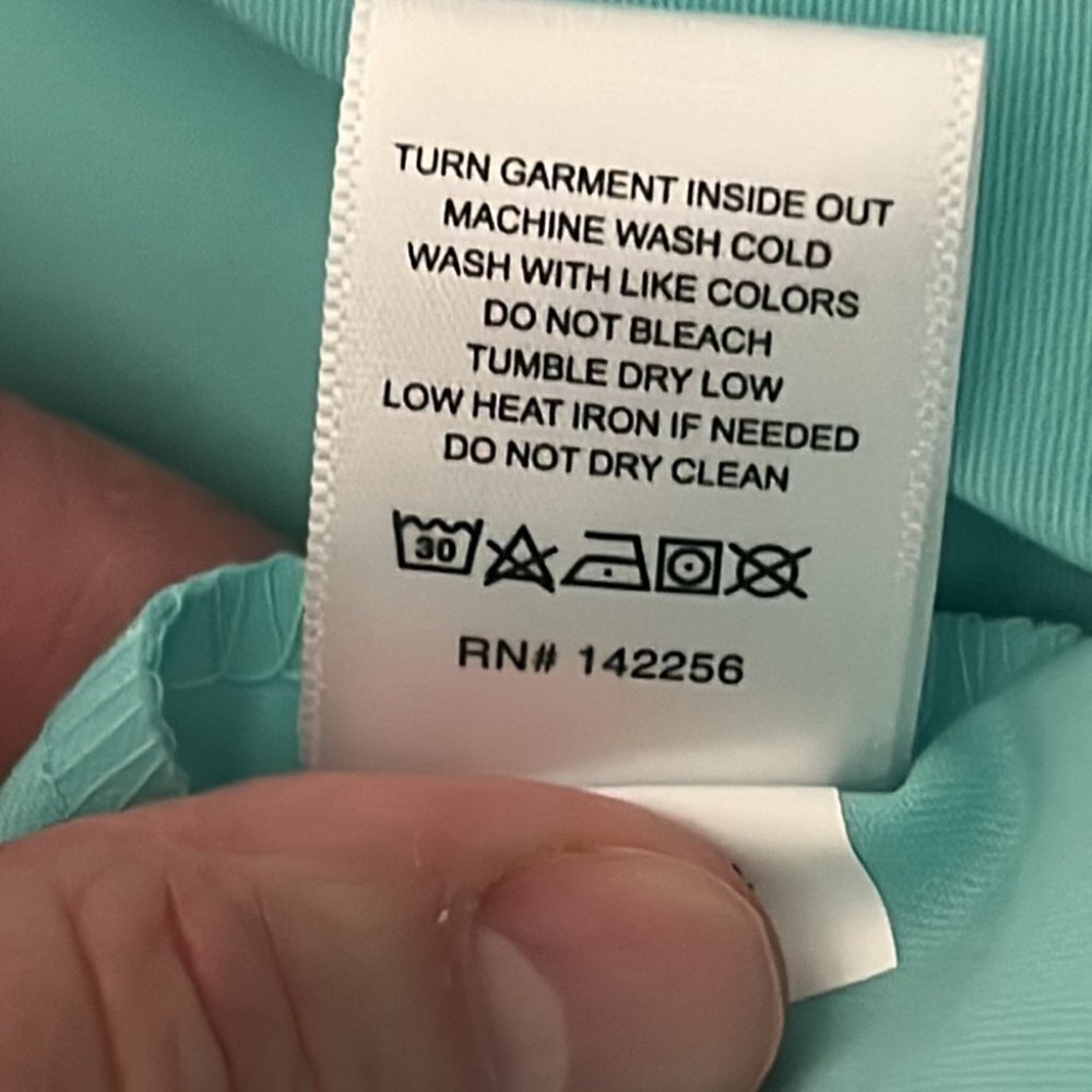 Figs Numi Technical Collection Aqua Three  Pockets Scrub Top - Picture 7 of 9